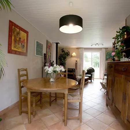 Vakantiehuis Proche De Bordeaux Et Saint Emilion, Maison Au Calme Avec Grand Jardin *