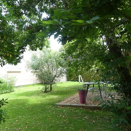 Proche De Bordeaux Et Saint Emilion, Maison Au Calme Avec Grand Jardin *