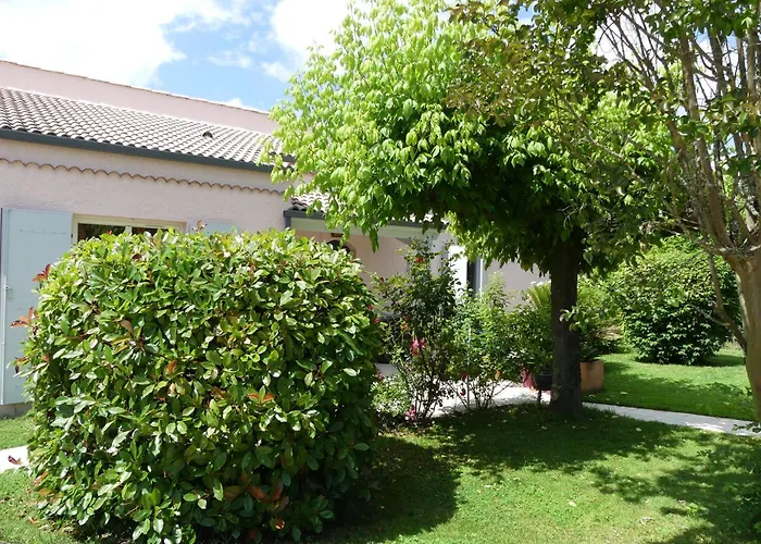 Proche De Bordeaux Et Saint Emilion, Maison Au Calme Avec Grand Jardin *